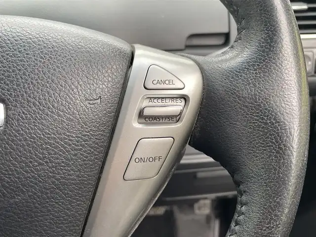 日産 セレナ ハイウェイS S HV Aセーフ 滋賀県 2014(平26)年 6.1万km ブリリアントホワイトパール 純正8型ナビ/（BT/SD/DVD/フルセグ）/後席フリップダウンモニター/全方位カメラ/両側電動スライドドア/ビルトインETC/衝突被害軽減ブレーキ/スマートキー/LEDヘッドライト/クリアランスソナー/スマートキー