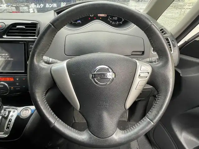 日産 セレナ ハイウェイS S HV Aセーフ 滋賀県 2014(平26)年 6.1万km ブリリアントホワイトパール 純正8型ナビ/（BT/SD/DVD/フルセグ）/後席フリップダウンモニター/全方位カメラ/両側電動スライドドア/ビルトインETC/衝突被害軽減ブレーキ/スマートキー/LEDヘッドライト/クリアランスソナー/スマートキー