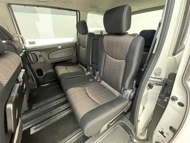 日産 セレナ ハイウェイS S HV Aセーフ 滋賀県 2014(平26)年 6.1万km ブリリアントホワイトパール 純正8型ナビ/（BT/SD/DVD/フルセグ）/後席フリップダウンモニター/全方位カメラ/両側電動スライドドア/ビルトインETC/衝突被害軽減ブレーキ/スマートキー/LEDヘッドライト/クリアランスソナー/スマートキー