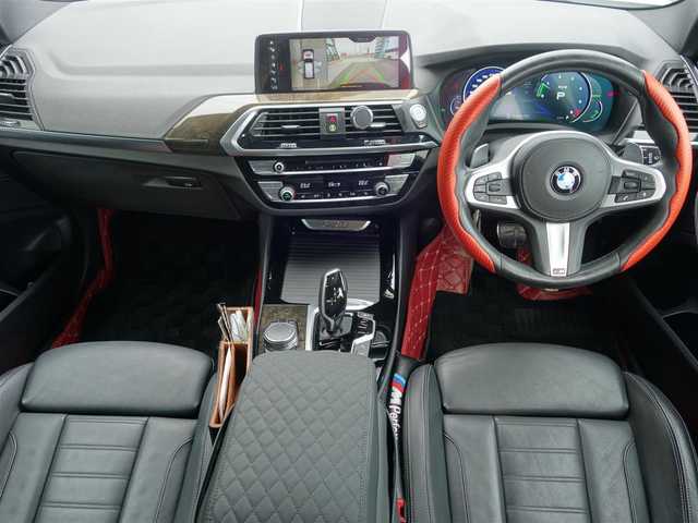 ＢＭＷ Ｘ３ xDrive20d Mスポーツ 静岡県 2018(平30)年 6.6万km アルピンホワイトⅢ 禁煙車/車検令和9年5月まで/2000CCディーゼルターボ/4WD/パーキングアシストプラス/ドライビングアシストプラス/　アクティブクルーズコントロール/　ステアリング/レーンコントロールアシスト/　レーンディパーチャー/　レーンチェンジウォーニング/　アクティブサイドコリジョン/　前車接近警告機能/　衝突回避・被害軽減ブレーキ/　クロストラフィック/アダプティブLEDヘッドライト/ブラックレザーシート/　前席シートヒーター・パワーシート/後席エアコン/社外Mフロントグリル/　フロントスポイラー/　ルーフスポイラー/　テールゲートスポイラー/　Mタイプミラーカバー/　シーケンシャルウインカーミター/　フロントヘッドライト・フォグ/　テールレンズブラッククリア済み/純正OP20インチAW/純正HDDナビ・DVD・CD・BT/　フルセグTV ＴＶキット/　全方位バックカメラ/多数コーディング/　アルピナメーター//　アイドルオフ/バック音ロールス/ユピテル360ど+リヤドライブレコーダー/社外ローダウサス/ワイドスペーサー/社外ワインカラーカーペット/ラゲージマット/カバー/純正スマートキー