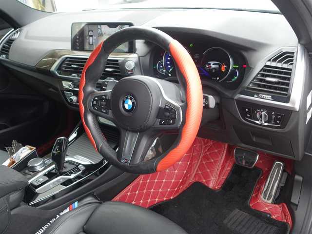 ＢＭＷ Ｘ３ xDrive20d Mスポーツ 静岡県 2018(平30)年 6.6万km アルピンホワイトⅢ 禁煙車/車検令和9年5月まで/2000CCディーゼルターボ/4WD/パーキングアシストプラス/ドライビングアシストプラス/　アクティブクルーズコントロール/　ステアリング/レーンコントロールアシスト/　レーンディパーチャー/　レーンチェンジウォーニング/　アクティブサイドコリジョン/　前車接近警告機能/　衝突回避・被害軽減ブレーキ/　クロストラフィック/アダプティブLEDヘッドライト/ブラックレザーシート/　前席シートヒーター・パワーシート/後席エアコン/社外Mフロントグリル/　フロントスポイラー/　ルーフスポイラー/　テールゲートスポイラー/　Mタイプミラーカバー/　シーケンシャルウインカーミター/　フロントヘッドライト・フォグ/　テールレンズブラッククリア済み/純正OP20インチAW/純正HDDナビ・DVD・CD・BT/　フルセグTV ＴＶキット/　全方位バックカメラ/多数コーディング/　アルピナメーター//　アイドルオフ/バック音ロールス/ユピテル360ど+リヤドライブレコーダー/社外ローダウサス/ワイドスペーサー/社外ワインカラーカーペット/ラゲージマット/カバー/純正スマートキー