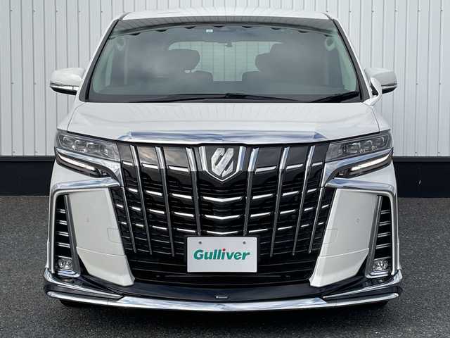 トヨタ アルファード S Cパッケージ 千葉県 2023(令5)年 1.6万km ホワイトパールクリスタルシャイン 【純正9インチディスプレイオーディオナビキット付き/（AM/FM/フルセグ/Bluetooth）/バックカメラ/前後ドライブレコーダー/衝突被害軽減システム/車線逸脱警報/クルーズコントロール/フリップダウンモニター/レザーシート/両側パワースライドドア/横滑り防止装置/ETC/LEDヘッドライト/フォグランプ/オートライト/ウィンカーミラー/電動格納ミラー/純正18インチAW/シートヒーター/エアシート/シートリフター/ステアリングヒーター/禁煙車/プッシュスタート/スマートキー/フロアマット/スペアキー/取扱説明書
