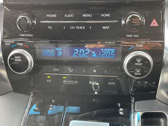 トヨタ アルファード S Cパッケージ 千葉県 2023(令5)年 1.6万km ホワイトパールクリスタルシャイン 【純正9インチディスプレイオーディオナビキット付き/（AM/FM/フルセグ/Bluetooth）/バックカメラ/前後ドライブレコーダー/衝突被害軽減システム/車線逸脱警報/クルーズコントロール/フリップダウンモニター/レザーシート/両側パワースライドドア/横滑り防止装置/ETC/LEDヘッドライト/フォグランプ/オートライト/ウィンカーミラー/電動格納ミラー/純正18インチAW/シートヒーター/エアシート/シートリフター/ステアリングヒーター/禁煙車/プッシュスタート/スマートキー/フロアマット/スペアキー/取扱説明書