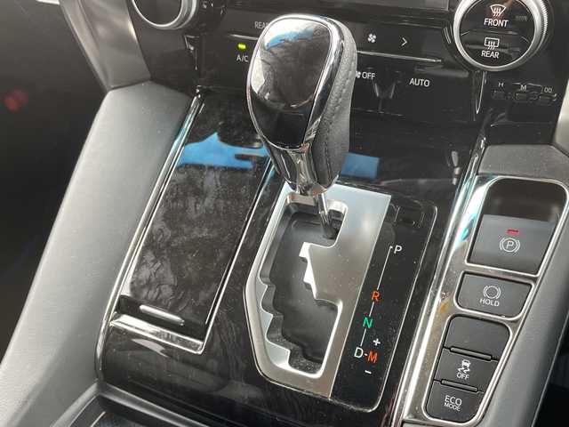 トヨタ アルファード S Cパッケージ 千葉県 2023(令5)年 1.6万km ホワイトパールクリスタルシャイン 【純正9インチディスプレイオーディオナビキット付き/（AM/FM/フルセグ/Bluetooth）/バックカメラ/前後ドライブレコーダー/衝突被害軽減システム/車線逸脱警報/クルーズコントロール/フリップダウンモニター/レザーシート/両側パワースライドドア/横滑り防止装置/ETC/LEDヘッドライト/フォグランプ/オートライト/ウィンカーミラー/電動格納ミラー/純正18インチAW/シートヒーター/エアシート/シートリフター/ステアリングヒーター/禁煙車/プッシュスタート/スマートキー/フロアマット/スペアキー/取扱説明書