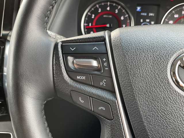 トヨタ アルファード S Cパッケージ 千葉県 2023(令5)年 1.6万km ホワイトパールクリスタルシャイン 【純正9インチディスプレイオーディオナビキット付き/（AM/FM/フルセグ/Bluetooth）/バックカメラ/前後ドライブレコーダー/衝突被害軽減システム/車線逸脱警報/クルーズコントロール/フリップダウンモニター/レザーシート/両側パワースライドドア/横滑り防止装置/ETC/LEDヘッドライト/フォグランプ/オートライト/ウィンカーミラー/電動格納ミラー/純正18インチAW/シートヒーター/エアシート/シートリフター/ステアリングヒーター/禁煙車/プッシュスタート/スマートキー/フロアマット/スペアキー/取扱説明書