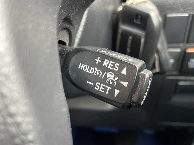 トヨタ アルファード S Cパッケージ 千葉県 2023(令5)年 1.6万km ホワイトパールクリスタルシャイン 【純正9インチディスプレイオーディオナビキット付き/（AM/FM/フルセグ/Bluetooth）/バックカメラ/前後ドライブレコーダー/衝突被害軽減システム/車線逸脱警報/クルーズコントロール/フリップダウンモニター/レザーシート/両側パワースライドドア/横滑り防止装置/ETC/LEDヘッドライト/フォグランプ/オートライト/ウィンカーミラー/電動格納ミラー/純正18インチAW/シートヒーター/エアシート/シートリフター/ステアリングヒーター/禁煙車/プッシュスタート/スマートキー/フロアマット/スペアキー/取扱説明書