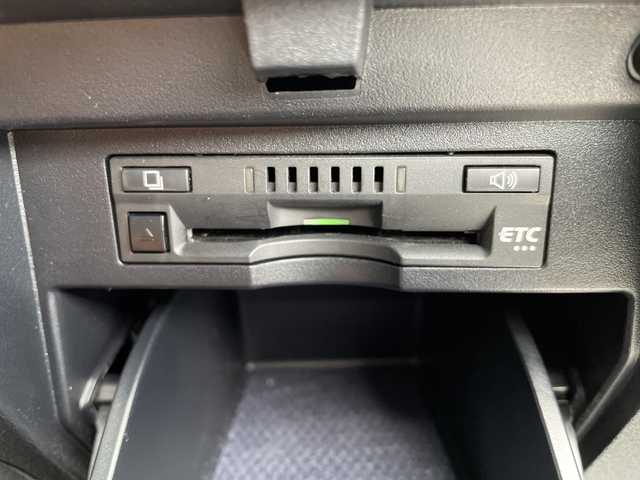 トヨタ アルファード S Cパッケージ 千葉県 2023(令5)年 1.6万km ホワイトパールクリスタルシャイン 【純正9インチディスプレイオーディオナビキット付き/（AM/FM/フルセグ/Bluetooth）/バックカメラ/前後ドライブレコーダー/衝突被害軽減システム/車線逸脱警報/クルーズコントロール/フリップダウンモニター/レザーシート/両側パワースライドドア/横滑り防止装置/ETC/LEDヘッドライト/フォグランプ/オートライト/ウィンカーミラー/電動格納ミラー/純正18インチAW/シートヒーター/エアシート/シートリフター/ステアリングヒーター/禁煙車/プッシュスタート/スマートキー/フロアマット/スペアキー/取扱説明書