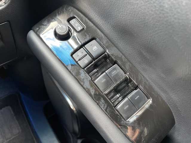 トヨタ アルファード S Cパッケージ 千葉県 2023(令5)年 1.6万km ホワイトパールクリスタルシャイン 【純正9インチディスプレイオーディオナビキット付き/（AM/FM/フルセグ/Bluetooth）/バックカメラ/前後ドライブレコーダー/衝突被害軽減システム/車線逸脱警報/クルーズコントロール/フリップダウンモニター/レザーシート/両側パワースライドドア/横滑り防止装置/ETC/LEDヘッドライト/フォグランプ/オートライト/ウィンカーミラー/電動格納ミラー/純正18インチAW/シートヒーター/エアシート/シートリフター/ステアリングヒーター/禁煙車/プッシュスタート/スマートキー/フロアマット/スペアキー/取扱説明書