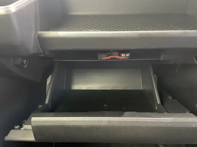 ダイハツ タフト G 鹿児島県 2023(令5)年 1.3万km セラミックグリーンM ラギッドパック/バックモニター/社外ナビ/　・Bluetooth接続/　・フルセグTV/　・HDMI接続/　・iPod接続/　・CD/DVD再生/　・USB接続/マッドスタータイヤ/スカイフィールドトップ/運転席助手席シートヒーター/前後ドライブレコーダー/ETC/電動パーキングブレーキ/オートブレーキホールド/純正アルミホイール/本革巻きステアリング/電動格納ミラー/ルーフレール/フォブランプ/禁煙車