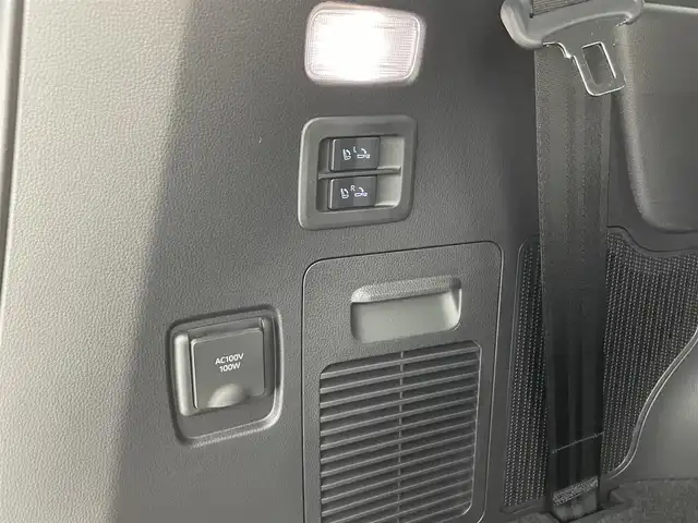 トヨタ ランドクルーザー GRスポーツ 大分県 2023(令5)年 0.8万km グレーメタリック ワンオーナー/サンルーフ/トヨタセーフティーセンス/プリクラッシュセーフティ/レーントレーシングアシスト/レーンディパーチャーアラート/レーダークルーズコントロール（全車速追従機能付）/アダプティブハイビームシステム／オートマチックハイビーム/ロードサインアシスト/発進遅れ告知機能/JBLサウンド/パノラミックビューモニター/12.3型純正ナビ/（フルセグ/Bluetooth/Applecarplay/androidauto)/レーダークルーズコントロール/ブラインドスポットモニター/前後ドライブレコーダー/前後席シートヒーター・ベンチレーションシート/前席パワーシート/赤黒レザーシート/パワーバックドア/クリアランスソナー/マルチテレインモニター/クロールコントロール/電動デフロック（フロント/リア）/ダウンヒル/ヒルアシストコントロール/オートブレーキホールド/保証書・取扱説明書