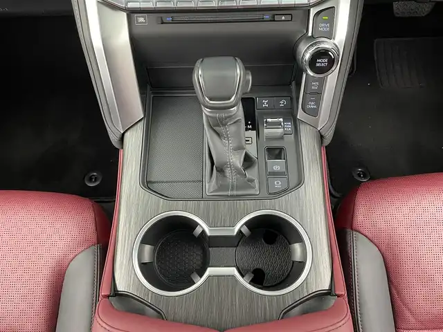 トヨタ ランドクルーザー GRスポーツ 大分県 2023(令5)年 0.8万km グレーメタリック ワンオーナー/サンルーフ/トヨタセーフティーセンス/プリクラッシュセーフティ/レーントレーシングアシスト/レーンディパーチャーアラート/レーダークルーズコントロール（全車速追従機能付）/アダプティブハイビームシステム／オートマチックハイビーム/ロードサインアシスト/発進遅れ告知機能/JBLサウンド/パノラミックビューモニター/12.3型純正ナビ/（フルセグ/Bluetooth/Applecarplay/androidauto)/レーダークルーズコントロール/ブラインドスポットモニター/前後ドライブレコーダー/前後席シートヒーター・ベンチレーションシート/前席パワーシート/赤黒レザーシート/パワーバックドア/クリアランスソナー/マルチテレインモニター/クロールコントロール/電動デフロック（フロント/リア）/ダウンヒル/ヒルアシストコントロール/オートブレーキホールド/保証書・取扱説明書