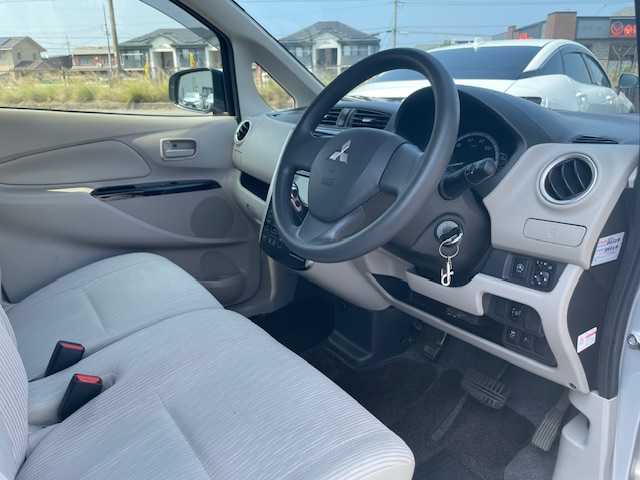 三菱 ｅＫワゴン M e－アシスト 三重県 2015(平27)年 8.7万km クールシルバーメタリック 低車速域衝突被害軽減ブレーキシステム/誤発進抑制機能/ASC/コーストストップ機能付ストップアンドゴー/ヒルスタートアシスト/純正SDナビ/フルセグTV/【CD/SD】/リモコンキー/純正フロアマット