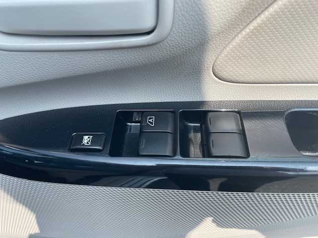 三菱 ｅＫワゴン M e－アシスト 三重県 2015(平27)年 8.7万km クールシルバーメタリック 低車速域衝突被害軽減ブレーキシステム/誤発進抑制機能/ASC/コーストストップ機能付ストップアンドゴー/ヒルスタートアシスト/純正SDナビ/フルセグTV/【CD/SD】/リモコンキー/純正フロアマット