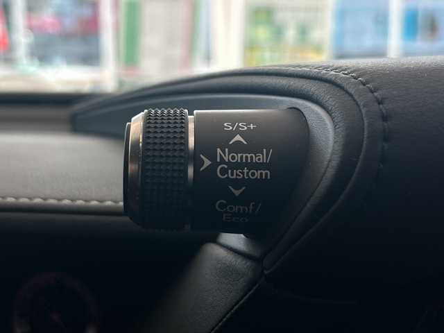 レクサス ＬＳ 500 Fスポーツ 岐阜県 2019(平31)年 3.5万km ホワイトノーヴァガラスフレーク 純正SDナビ /フルセグTV /Bluetooth/AUX/Miracast/CD/DVD再生機能有/全方位カメラ /BSM /HUD /禁煙 /前後コーナーセンサー /赤ハーフレザー/メモリーパワーシート /エアサスペンション /パドルシフト /ステアリングヒーター/3眼LEDヘッドライト /オートライト/オートマチックハイビーム/クルコン追従有 /サンルーフ/デジタルインナーミラー/純正AW20インチ