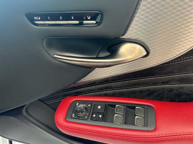 レクサス ＬＳ 500 Fスポーツ 岐阜県 2019(平31)年 3.5万km ホワイトノーヴァガラスフレーク 純正SDナビ /フルセグTV /Bluetooth/AUX/Miracast/CD/DVD再生機能有/全方位カメラ /BSM /HUD /禁煙 /前後コーナーセンサー /赤ハーフレザー/メモリーパワーシート /エアサスペンション /パドルシフト /ステアリングヒーター/3眼LEDヘッドライト /オートライト/オートマチックハイビーム/クルコン追従有 /サンルーフ/デジタルインナーミラー/純正AW20インチ