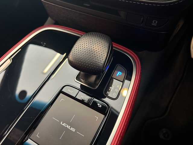 レクサス ＬＳ 500 Fスポーツ 岐阜県 2019(平31)年 3.5万km ホワイトノーヴァガラスフレーク 純正SDナビ /フルセグTV /Bluetooth/AUX/Miracast/CD/DVD再生機能有/全方位カメラ /BSM /HUD /禁煙 /前後コーナーセンサー /赤ハーフレザー/メモリーパワーシート /エアサスペンション /パドルシフト /ステアリングヒーター/3眼LEDヘッドライト /オートライト/オートマチックハイビーム/クルコン追従有 /サンルーフ/デジタルインナーミラー/純正AW20インチ