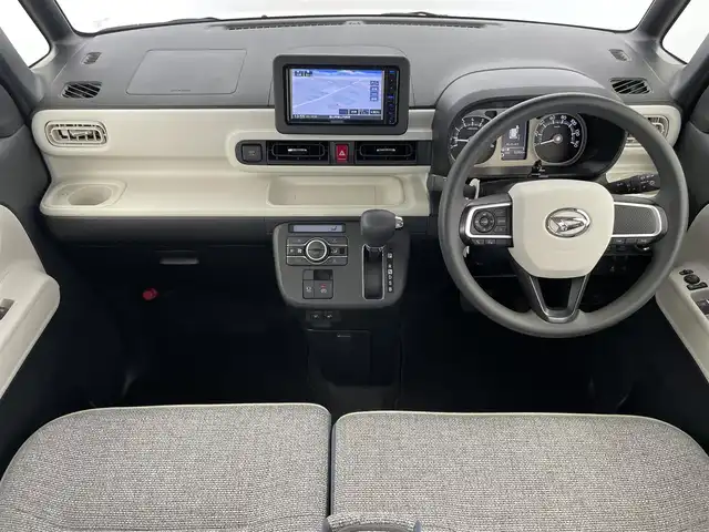 ダイハツ ムーヴ キャンバス ストライプス G 富山県 2022(令4)年 0.9万km シャイニングホワイトパール/サンドベージュメタリック 社外ナビ（AM/FM/DVD/BT/フルセグ）/バックカメラ/両側パワースライドドア/シートヒーター/衝突被害軽減システム/コーナーセンサー/横滑り防止装置/アイドリングストップ/オートLEDライト/フォグライト/社外アルミホイール/純正フロアマット/オートホールド付電子パーキング/ステアリングスイッチ/スマートキー/スペアキー