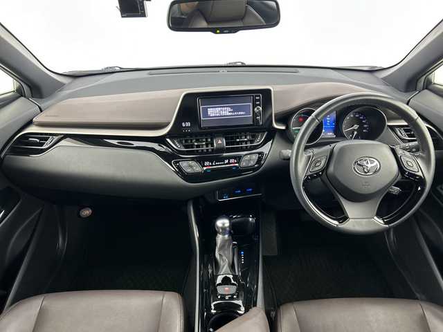 トヨタ Ｃ－ＨＲ G 愛知県 2018(平30)年 4.7万km ホワイトパールクリスタルシャイン フルモデリスタエアロ/純正7インチナビ/（Bluetooth/フルセグTV/DVD再生/USB）/バックカメラ/トヨタセーフティセンス/・プリクラッシュセーフティ/・オートマチックハイビーム/・ロードサインアシスト/・レーダークルーズコントロール/・レーンディパーチャーアラート/・先行車発進告知/ブラインドスポットモニター/クリアランスソナー/ビルトインETC/ドライブレコーダー/ハーフレザーシート/前席シートヒーター/純正18インチアルミホイール/スマートキー/LEDヘッドライト/フォグランプ/オートライト/電子パーキング/オートブレーキホールド/革巻きステアリング/ステアリングスイッチ/電動格納ミラー/純正フロアマット