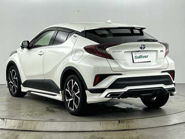 トヨタ Ｃ－ＨＲ G 愛知県 2018(平30)年 4.7万km ホワイトパールクリスタルシャイン フルモデリスタエアロ/純正7インチナビ/（Bluetooth/フルセグTV/DVD再生/USB）/バックカメラ/トヨタセーフティセンス/・プリクラッシュセーフティ/・オートマチックハイビーム/・ロードサインアシスト/・レーダークルーズコントロール/・レーンディパーチャーアラート/・先行車発進告知/ブラインドスポットモニター/クリアランスソナー/ビルトインETC/ドライブレコーダー/ハーフレザーシート/前席シートヒーター/純正18インチアルミホイール/スマートキー/LEDヘッドライト/フォグランプ/オートライト/電子パーキング/オートブレーキホールド/革巻きステアリング/ステアリングスイッチ/電動格納ミラー/純正フロアマット