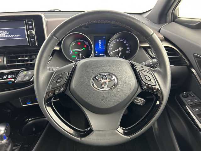 トヨタ Ｃ－ＨＲ G 愛知県 2018(平30)年 4.7万km ホワイトパールクリスタルシャイン フルモデリスタエアロ/純正7インチナビ/（Bluetooth/フルセグTV/DVD再生/USB）/バックカメラ/トヨタセーフティセンス/・プリクラッシュセーフティ/・オートマチックハイビーム/・ロードサインアシスト/・レーダークルーズコントロール/・レーンディパーチャーアラート/・先行車発進告知/ブラインドスポットモニター/クリアランスソナー/ビルトインETC/ドライブレコーダー/ハーフレザーシート/前席シートヒーター/純正18インチアルミホイール/スマートキー/LEDヘッドライト/フォグランプ/オートライト/電子パーキング/オートブレーキホールド/革巻きステアリング/ステアリングスイッチ/電動格納ミラー/純正フロアマット