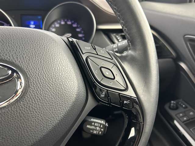 トヨタ Ｃ－ＨＲ G 愛知県 2018(平30)年 4.7万km ホワイトパールクリスタルシャイン フルモデリスタエアロ/純正7インチナビ/（Bluetooth/フルセグTV/DVD再生/USB）/バックカメラ/トヨタセーフティセンス/・プリクラッシュセーフティ/・オートマチックハイビーム/・ロードサインアシスト/・レーダークルーズコントロール/・レーンディパーチャーアラート/・先行車発進告知/ブラインドスポットモニター/クリアランスソナー/ビルトインETC/ドライブレコーダー/ハーフレザーシート/前席シートヒーター/純正18インチアルミホイール/スマートキー/LEDヘッドライト/フォグランプ/オートライト/電子パーキング/オートブレーキホールド/革巻きステアリング/ステアリングスイッチ/電動格納ミラー/純正フロアマット