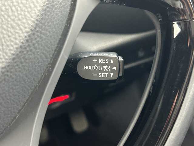 トヨタ Ｃ－ＨＲ G 愛知県 2018(平30)年 4.7万km ホワイトパールクリスタルシャイン フルモデリスタエアロ/純正7インチナビ/（Bluetooth/フルセグTV/DVD再生/USB）/バックカメラ/トヨタセーフティセンス/・プリクラッシュセーフティ/・オートマチックハイビーム/・ロードサインアシスト/・レーダークルーズコントロール/・レーンディパーチャーアラート/・先行車発進告知/ブラインドスポットモニター/クリアランスソナー/ビルトインETC/ドライブレコーダー/ハーフレザーシート/前席シートヒーター/純正18インチアルミホイール/スマートキー/LEDヘッドライト/フォグランプ/オートライト/電子パーキング/オートブレーキホールド/革巻きステアリング/ステアリングスイッチ/電動格納ミラー/純正フロアマット
