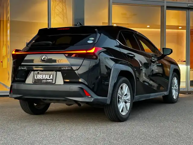 レクサス ＵＸ 富山県 2018(平30)年 3.5万km 黒 セーフティシステム＋/純正メモリナビ/フルセグTV/Bluetooth接続/USB接続/AM/FMラジオ/CD再生/バックカメラ/360°カメラ/D/N席パワーシート/D/N席シートヒーター/アイドリングストップ/プッシュスタート/ACC/ブラインドスポットモニター/LEDヘッドライト