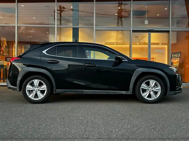 レクサス ＵＸ 富山県 2018(平30)年 3.5万km 黒 セーフティシステム＋/純正メモリナビ/フルセグTV/Bluetooth接続/USB接続/AM/FMラジオ/CD再生/バックカメラ/360°カメラ/D/N席パワーシート/D/N席シートヒーター/アイドリングストップ/プッシュスタート/ACC/ブラインドスポットモニター/LEDヘッドライト