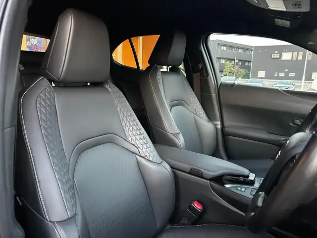 レクサス ＵＸ 富山県 2018(平30)年 3.5万km 黒 セーフティシステム＋/純正メモリナビ/フルセグTV/Bluetooth接続/USB接続/AM/FMラジオ/CD再生/バックカメラ/360°カメラ/D/N席パワーシート/D/N席シートヒーター/アイドリングストップ/プッシュスタート/ACC/ブラインドスポットモニター/LEDヘッドライト