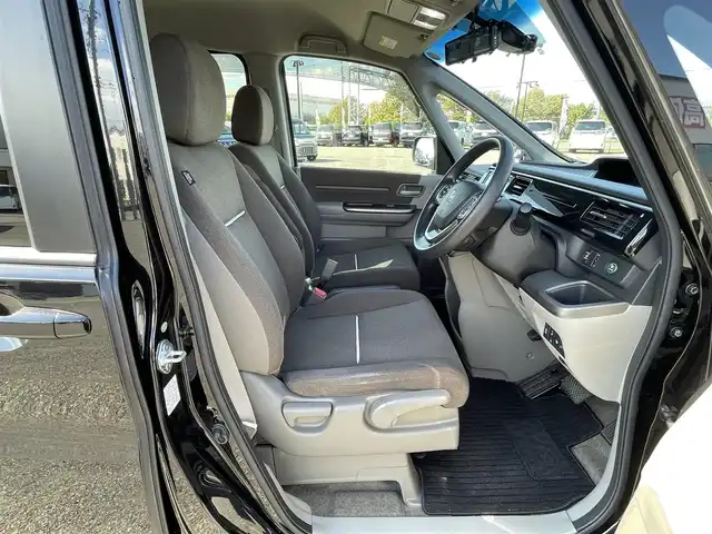 ホンダ ステップワゴン G 道央・札幌 2016(平28)年 7.5万km クリスタルブラックパール ４WD/社外メモリーナビ/CD/DVD/BT/フルセグ/社外フリップダウンモニター/衝突被害軽減ブレーキ/横滑り防止装置/アダプティブクルーズコントロール/レーンキープアシスト/バックカメラ/ビルトインETC/ドライブレコーダー/デジタルインナーミラー/アイドリングストップ/ECONモード/ワイパーデアイサー/片側パワースライドドア/ステアリングリモコン/プッシュスタート/スマートキー/ハロゲンヘッドライト/ヘッドライトレベライザー/電動格納ミラー/ヒーテッドドアミラー/ウィンカーミラー/純正フロアマット/ドアバイザー/スペアキー/純正エンジンスターター/社外AW付冬タイヤ積込/205/60/R16/2023年/山8mm