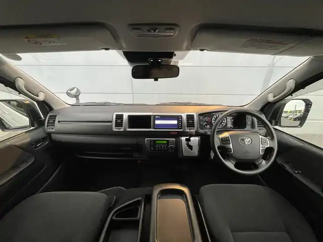 トヨタ ハイエース GL 千葉県 2023(令5)年 2.4万km ホワイトパールクリスタルシャイン 純正7インチナビ/・フルセグTV/・CD/・FM/AM/後席モニター/片側パワースライドドア/全方位カメラ/トヨタセーフティセンス/コーナーセンサー/レーンキープアシスト/100V電源/オートライト/スマートキー