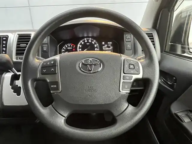 トヨタ ハイエース GL 千葉県 2023(令5)年 2.4万km ホワイトパールクリスタルシャイン 純正7インチナビ/・フルセグTV/・CD/・FM/AM/後席モニター/片側パワースライドドア/全方位カメラ/トヨタセーフティセンス/コーナーセンサー/レーンキープアシスト/100V電源/オートライト/スマートキー