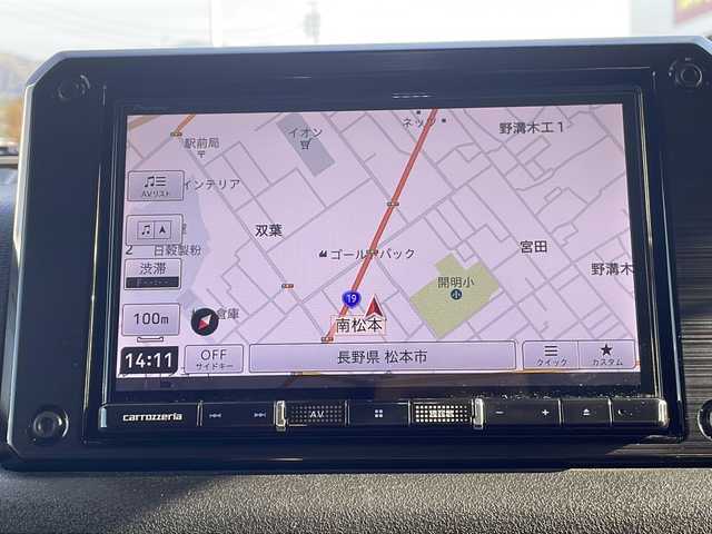 スズキ ジムニー XC 長野県 2023(令5)年 3.5万km ジャングルグリーン 禁煙車/フロントグリルガード/キャリア/ハシゴ/社外8インチメモリナビ/【AVIC-RL812】/（CD/DVD/フルセグTV/Bluetooth）/社外デジタルインナーミラー型前後ドライブレコーダー/マッガード/オーバーフェンダー/セーフティーサポート/・デュアルセンサーブレーキサポート/・車線逸脱警報機能/・ハイビームアシスト/社外１６インチアルミホイール/バックカメラ/ビルトインETC/シートヒーター/革巻きステアリング/クルーズコントロール/ステアリングスイッチ/LEDヘッドライト/フォグランプ/オートライト/スマートキー/プッシュスタート/電動格納ミラー/ヘッドライトウォッシャー/ダウンヒルアシストコントロール/純正ゴムフロアマット/背面タイヤ