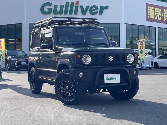 スズキ ジムニー XC 長野県 2023(令5)年 3.5万km ジャングルグリーン 禁煙車/フロントグリルガード/キャリア/ハシゴ/社外8インチメモリナビ/【AVIC-RL812】/（CD/DVD/フルセグTV/Bluetooth）/社外デジタルインナーミラー型前後ドライブレコーダー/マッガード/オーバーフェンダー/セーフティーサポート/・デュアルセンサーブレーキサポート/・車線逸脱警報機能/・ハイビームアシスト/社外１６インチアルミホイール/バックカメラ/ビルトインETC/シートヒーター/革巻きステアリング/クルーズコントロール/ステアリングスイッチ/LEDヘッドライト/フォグランプ/オートライト/スマートキー/プッシュスタート/電動格納ミラー/ヘッドライトウォッシャー/ダウンヒルアシストコントロール/純正ゴムフロアマット/背面タイヤ