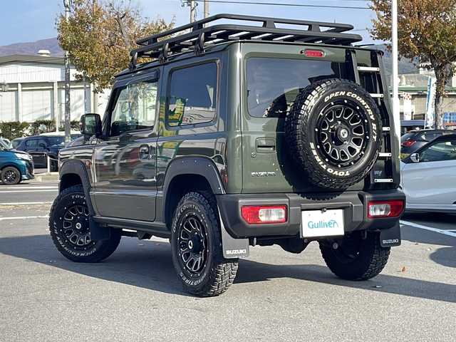 スズキ ジムニー XC 長野県 2023(令5)年 3.5万km ジャングルグリーン 禁煙車/フロントグリルガード/キャリア/ハシゴ/社外8インチメモリナビ/【AVIC-RL812】/（CD/DVD/フルセグTV/Bluetooth）/社外デジタルインナーミラー型前後ドライブレコーダー/マッガード/オーバーフェンダー/セーフティーサポート/・デュアルセンサーブレーキサポート/・車線逸脱警報機能/・ハイビームアシスト/社外１６インチアルミホイール/バックカメラ/ビルトインETC/シートヒーター/革巻きステアリング/クルーズコントロール/ステアリングスイッチ/LEDヘッドライト/フォグランプ/オートライト/スマートキー/プッシュスタート/電動格納ミラー/ヘッドライトウォッシャー/ダウンヒルアシストコントロール/純正ゴムフロアマット/背面タイヤ