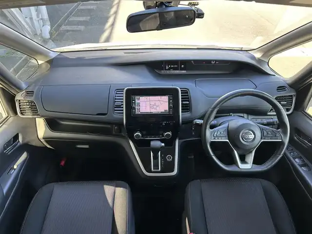 日産 セレナ ハイウェイスター Vセレクション 静岡県 2018(平30)年 8.1万km ブリリアントホワイトパール 8人乗り/純正7型ナビ/（FM/AM/Bluetooth/CD/SD/iPod）/全周囲カメラ/両側電動ドア/パーキングアシスト/ETC/クルーズコントロール/LEDライト/オートライト/純正ドライブレコーダー/前後コーナーセンサー/カーテンエアバッグ/純正16AW