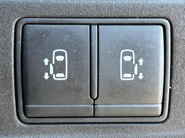 日産 セレナ ハイウェイスター Vセレクション 静岡県 2018(平30)年 8.1万km ブリリアントホワイトパール 8人乗り/純正7型ナビ/（FM/AM/Bluetooth/CD/SD/iPod）/全周囲カメラ/両側電動ドア/パーキングアシスト/ETC/クルーズコントロール/LEDライト/オートライト/純正ドライブレコーダー/前後コーナーセンサー/カーテンエアバッグ/純正16AW