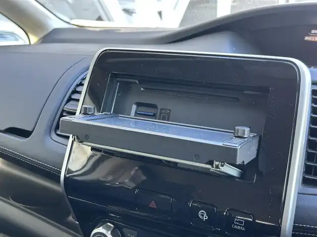 日産 セレナ ハイウェイスター Vセレクション 静岡県 2018(平30)年 8.1万km ブリリアントホワイトパール 8人乗り/純正7型ナビ/（FM/AM/Bluetooth/CD/SD/iPod）/全周囲カメラ/両側電動ドア/パーキングアシスト/ETC/クルーズコントロール/LEDライト/オートライト/純正ドライブレコーダー/前後コーナーセンサー/カーテンエアバッグ/純正16AW