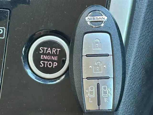 日産 セレナ ハイウェイスター Vセレクション 静岡県 2018(平30)年 8.1万km ブリリアントホワイトパール 8人乗り/純正7型ナビ/（FM/AM/Bluetooth/CD/SD/iPod）/全周囲カメラ/両側電動ドア/パーキングアシスト/ETC/クルーズコントロール/LEDライト/オートライト/純正ドライブレコーダー/前後コーナーセンサー/カーテンエアバッグ/純正16AW