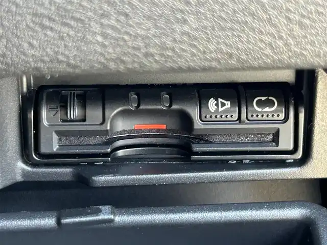 日産 セレナ ハイウェイスター Vセレクション 静岡県 2018(平30)年 8.1万km ブリリアントホワイトパール 8人乗り/純正7型ナビ/（FM/AM/Bluetooth/CD/SD/iPod）/全周囲カメラ/両側電動ドア/パーキングアシスト/ETC/クルーズコントロール/LEDライト/オートライト/純正ドライブレコーダー/前後コーナーセンサー/カーテンエアバッグ/純正16AW