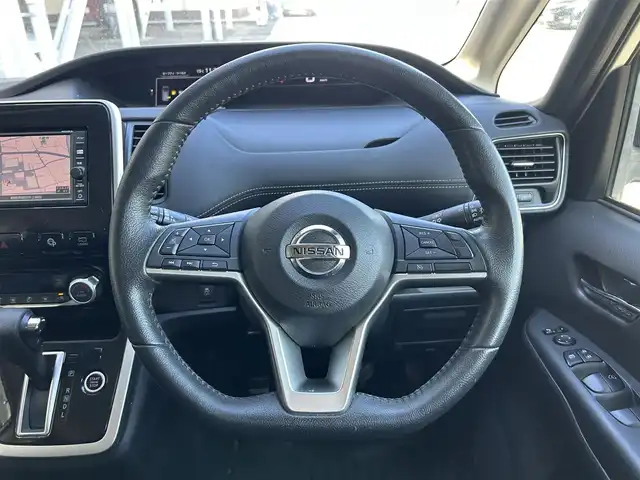 日産 セレナ ハイウェイスター Vセレクション 静岡県 2018(平30)年 8.1万km ブリリアントホワイトパール 8人乗り/純正7型ナビ/（FM/AM/Bluetooth/CD/SD/iPod）/全周囲カメラ/両側電動ドア/パーキングアシスト/ETC/クルーズコントロール/LEDライト/オートライト/純正ドライブレコーダー/前後コーナーセンサー/カーテンエアバッグ/純正16AW