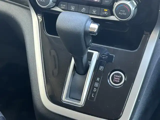 日産 セレナ ハイウェイスター Vセレクション 静岡県 2018(平30)年 8.1万km ブリリアントホワイトパール 8人乗り/純正7型ナビ/（FM/AM/Bluetooth/CD/SD/iPod）/全周囲カメラ/両側電動ドア/パーキングアシスト/ETC/クルーズコントロール/LEDライト/オートライト/純正ドライブレコーダー/前後コーナーセンサー/カーテンエアバッグ/純正16AW