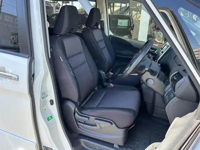 日産 セレナ ハイウェイスター Vセレクション 静岡県 2018(平30)年 8.1万km ブリリアントホワイトパール 8人乗り/純正7型ナビ/（FM/AM/Bluetooth/CD/SD/iPod）/全周囲カメラ/両側電動ドア/パーキングアシスト/ETC/クルーズコントロール/LEDライト/オートライト/純正ドライブレコーダー/前後コーナーセンサー/カーテンエアバッグ/純正16AW