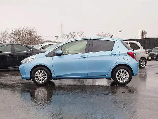 トヨタ ヴィッツ ジュエラ 山形県 2015(平27)年 8.2万km クールソーダメタリック 衝突軽減/ワンオーナー/カーオーディオ CD USB AUX AM/FM/オートライト/14インチアルミ/アイドリングストップ/電動格納ウィンカーミラー/純正フロアマット/スマートキー