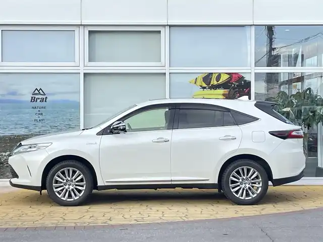 トヨタ ハリアー ハイブリッド プログレス メタル&レザーP 道北・旭川 2018(平30)年 4.8万km ホワイトパールクリスタルシャイン ワンオーナー/フルタイム4WD/ダブルサンルーフ/JBLサウンドシステム/ブラックレザーシート/パワーテールゲート/プリクラッシュセーフティ/レーンデパチャーアラート/レーダークルーズコントロール/インテリジェントソナー/オートハイビーム/全方位カメラ/パノラミックモニター/フルセグ・Bluetooth/ウッドコンビハンドル/前席パワーシート（D席メモリ）/前席エアーシート・ヒーター/リアフォグライト/LEDヘッドライト/LEDデイライト/ビルトインETC/保証書・取説/社外アルミ付きサマータイヤ積み込み(235/55R18)