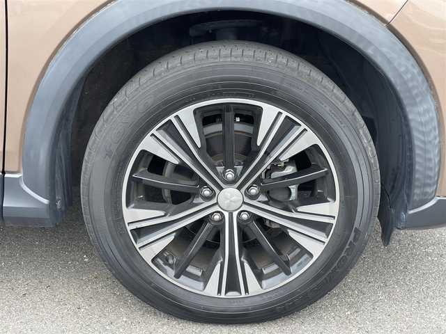 三菱 エクリプス クロス G 群馬県 2018(平30)年 2.1万km ブロンズメタリック 安全装備/・衝突軽減ブレーキ/・横滑り防止/・レーンキープアシスト/・クリアランスソナー/・クルーズコントロール/・オートライト/・オートマチックハイビーム/ディーラーナビ/・AM/FM/Bluetooth/・CD/DVD/MSV/・フルセグTV/USB/ヘッドアップディスプレイ/ETC/電動パーキング/オートホールド/パドルシフト/LEDヘッドライト/フォグランプ/純正フロアマット/ドアバイザー/プッシュスタート/スマートキー