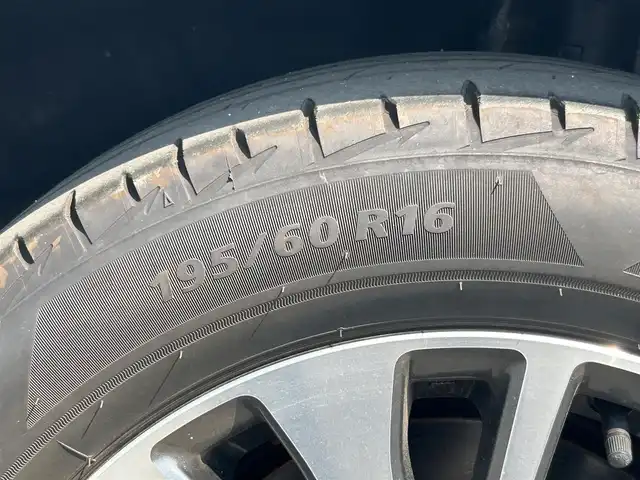 日産 セレナ HWS S HV Vセレ +Sefty 群馬県 2015(平27)年 5.5万km ブリリアントシルバー 純正SDナビ/CD・DVD・SD・USB/Bluetooth・フルセグTV/バックカメラ/ビルトインETC/両側パワースライドドア/クルーズコントロール/横滑り防止装置/レーンキープアシスト/衝突軽減ブレーキ/アイドリングストップ/純正アルミホイール/純正フロアマット/スマートキー×2