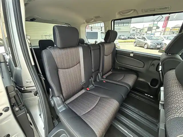 日産 セレナ HWS S HV Vセレ +Sefty 群馬県 2015(平27)年 5.5万km ブリリアントシルバー 純正SDナビ/CD・DVD・SD・USB/Bluetooth・フルセグTV/バックカメラ/ビルトインETC/両側パワースライドドア/クルーズコントロール/横滑り防止装置/レーンキープアシスト/衝突軽減ブレーキ/アイドリングストップ/純正アルミホイール/純正フロアマット/スマートキー×2
