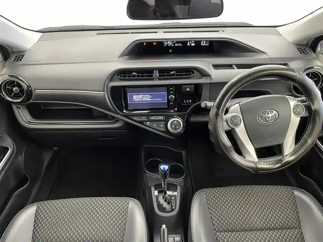 トヨタ アクア X－URBAN 群馬県 2016(平28)年 6.7万km シルバーM 禁煙車　純正７型ナビ　フルセグ　Bluetooth　バックカメラ　衝突軽減システム　車線逸脱警報　オートマチックハイビーム　オートライト　ETC　横滑り防止装置　ECOモード　EVモード　フォグ