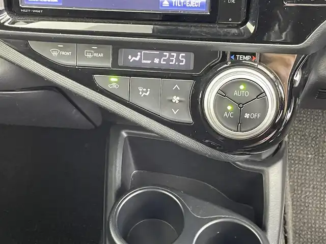 トヨタ アクア X－URBAN 群馬県 2016(平28)年 6.7万km シルバーM 禁煙車　純正７型ナビ　フルセグ　Bluetooth　バックカメラ　衝突軽減システム　車線逸脱警報　オートマチックハイビーム　オートライト　ETC　横滑り防止装置　ECOモード　EVモード　フォグ
